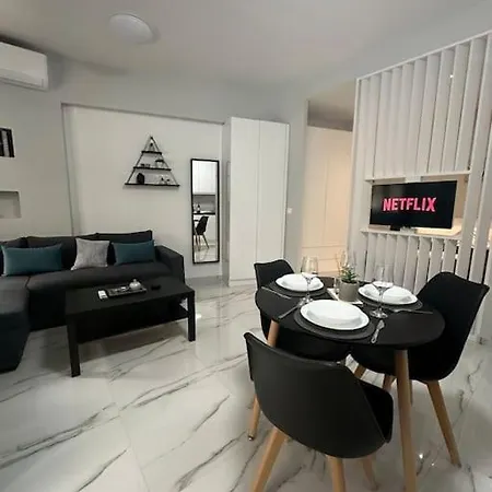 Ellis Oasis سالونيك